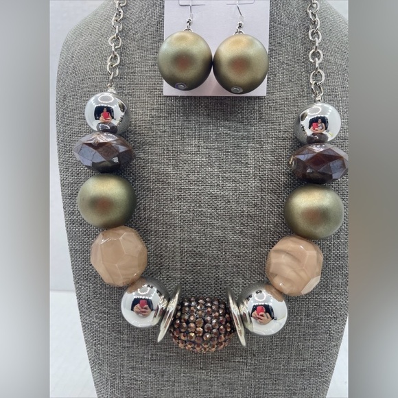 Paparazzi “A Warm Welcome”Brown, Copper And Silver Beaded Necklace with Earrings - Picture 3 of 13